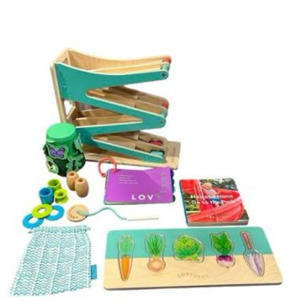 Lovevery The adventurer play kit (months 16,17,18)